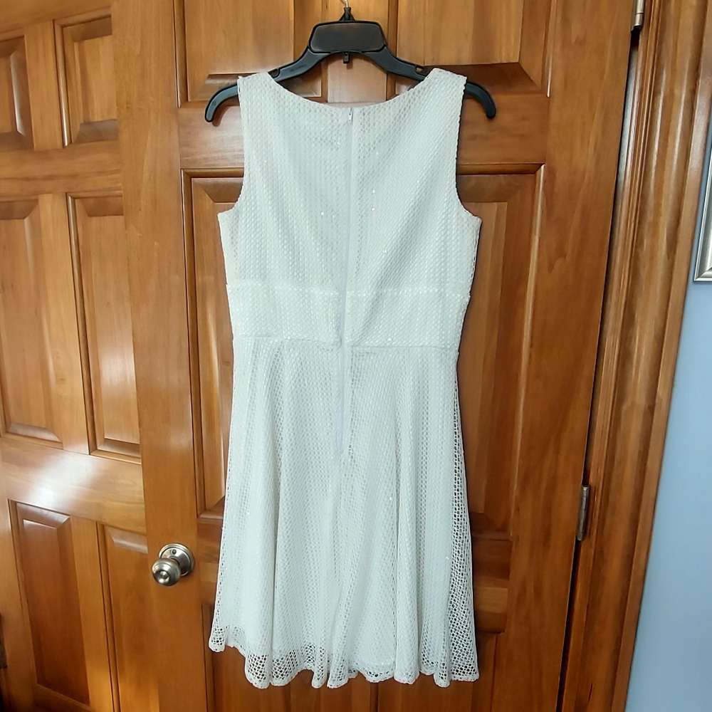 J. Taylor White Sleeveless A-Line Dress with Irredecent Sequins Size 6 Like New▪ - Picture 3 of 10